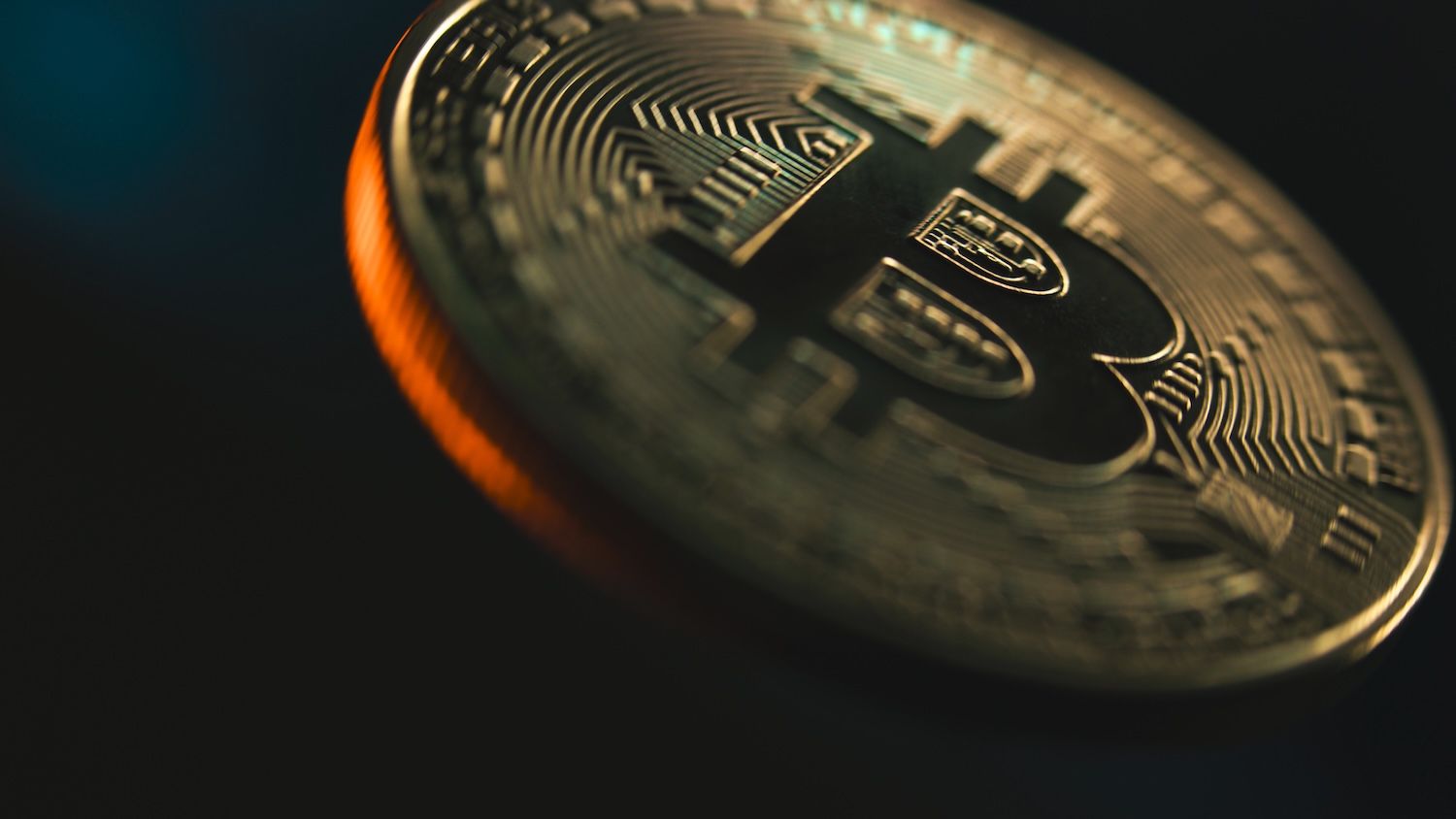 比特币大户抛售潮退，交易所流入量创十年新低