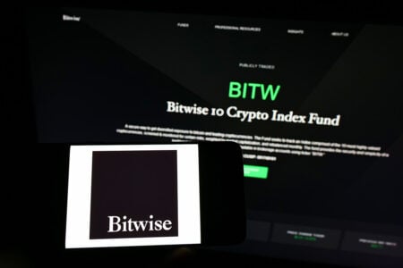 Bitwise布局HYPE：ETF费用10%定向购入
