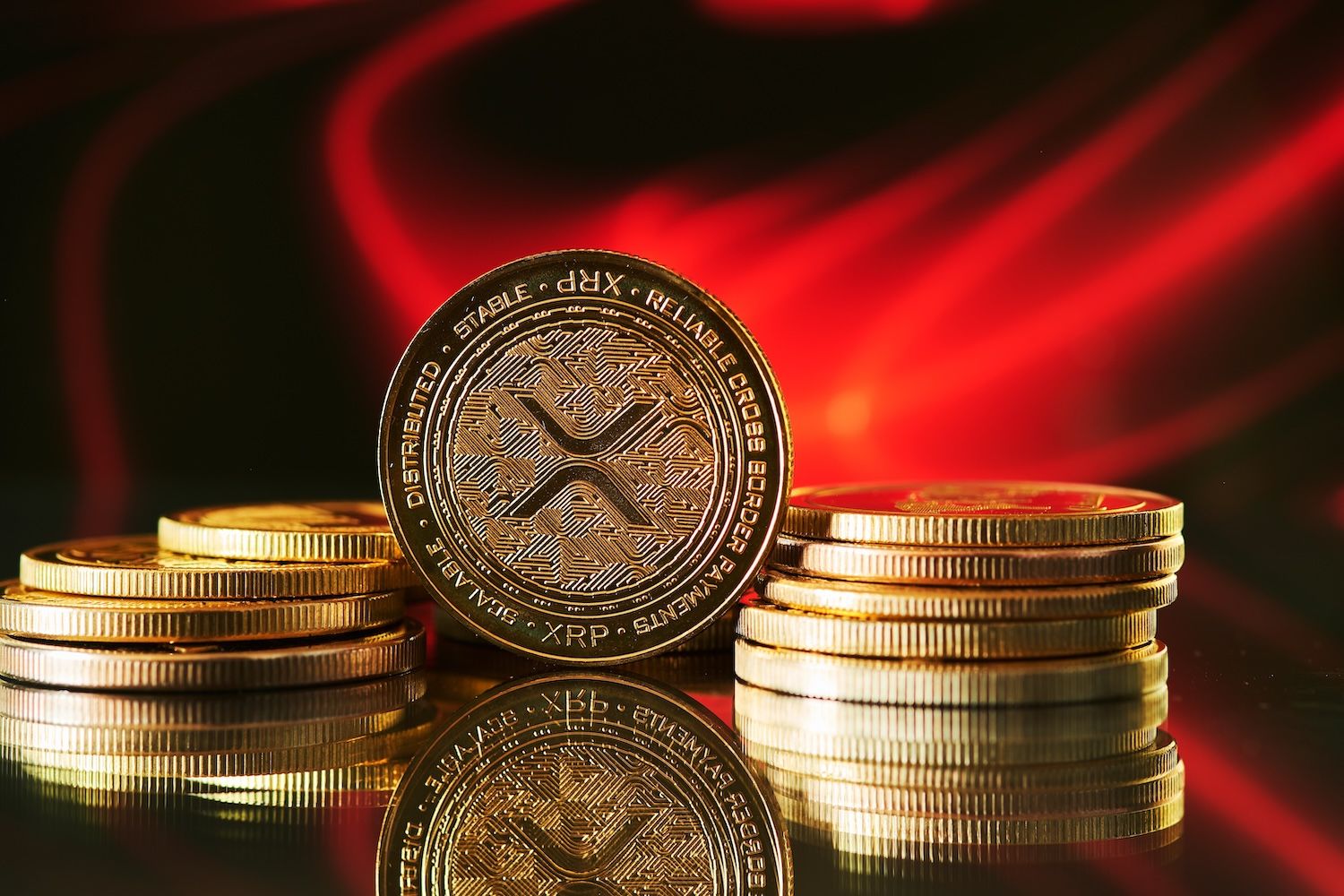 XRP冲高遇阻回落，三角形态逼近方向抉择