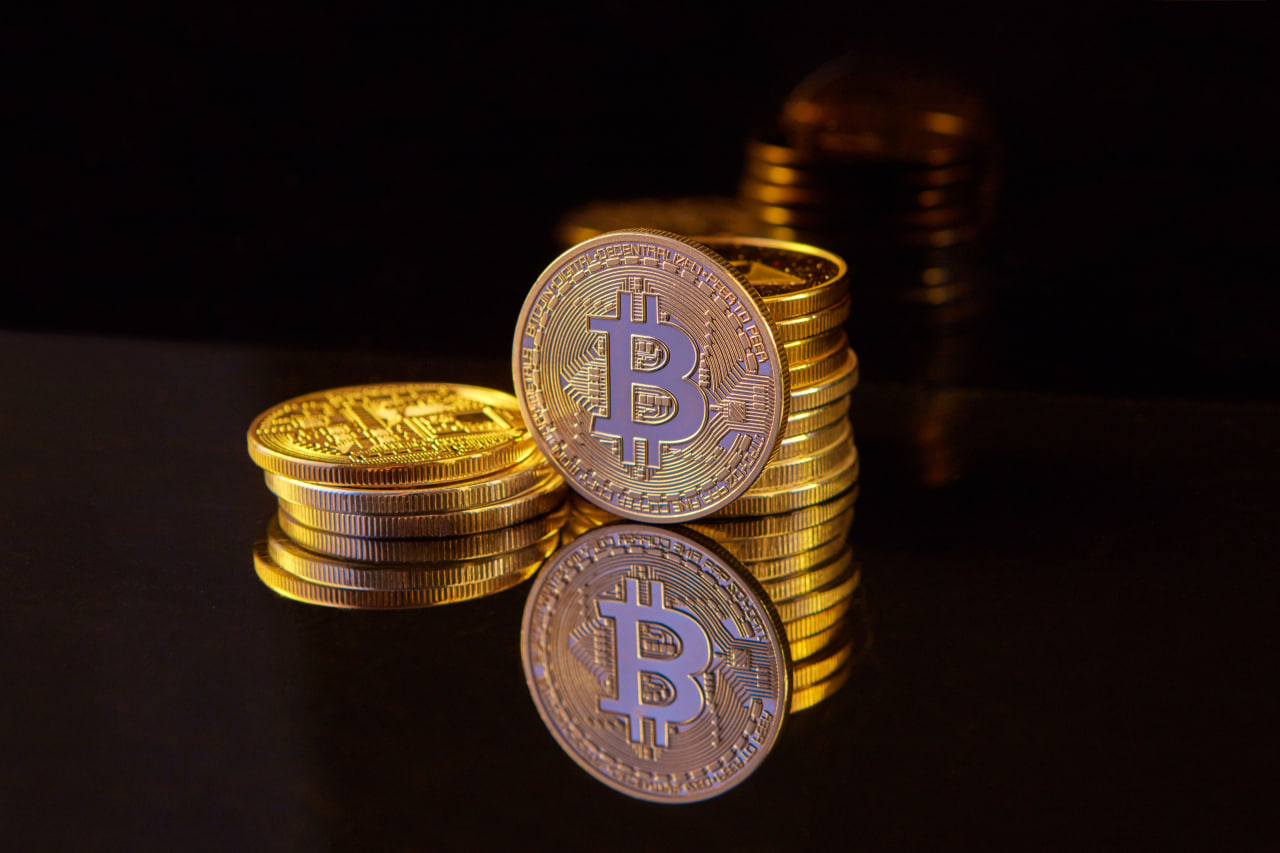 比特币困于82000美元阻力，6万关口成关键博弈点
