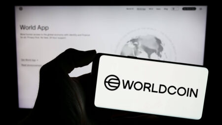 Worldcoin链上活动创纪录，鲸鱼散户同频入场