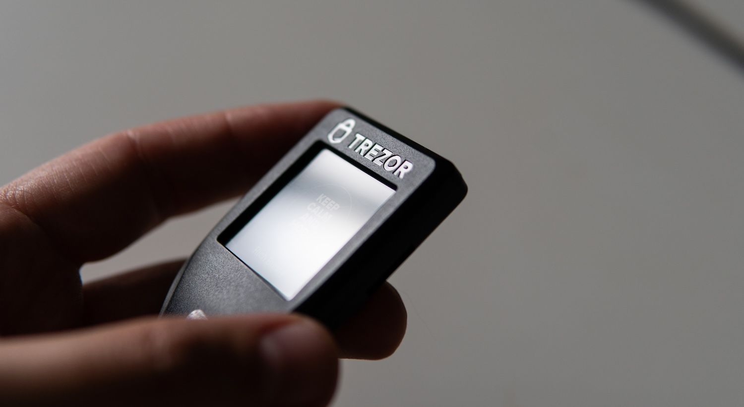Trezor推原生稳定币收益：安全与收益兼得