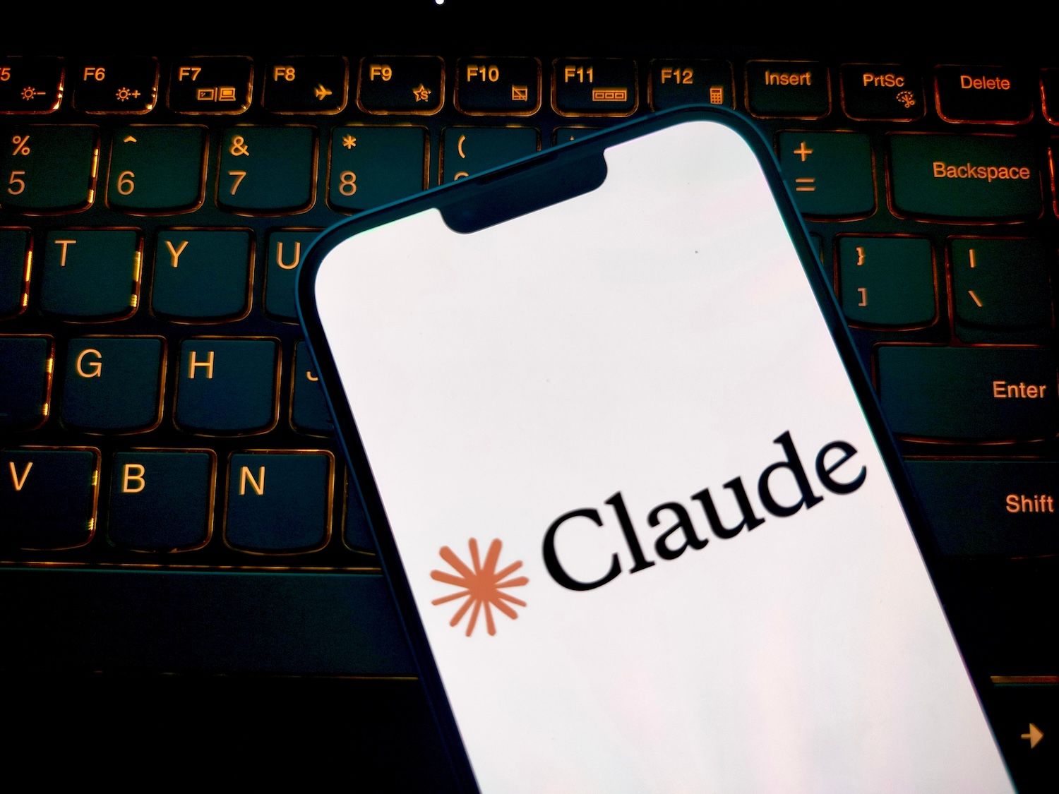 Claude Fable 5公开上线，强模型安全机制受关注