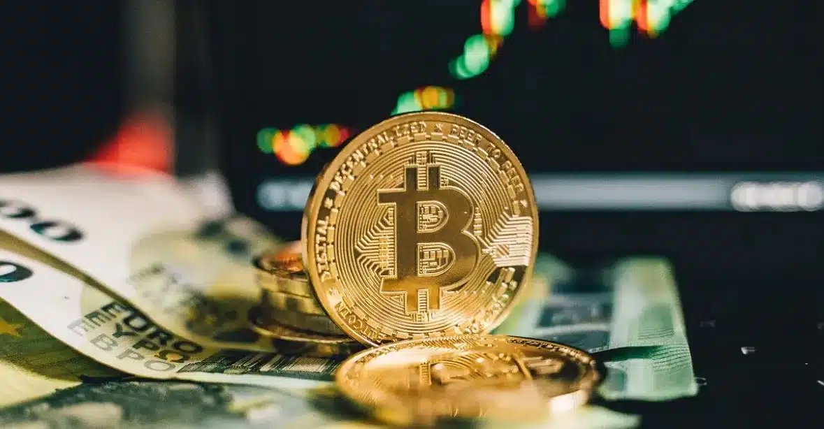 比特币底部信号浮现？两大链上指标逼近关键阈值
