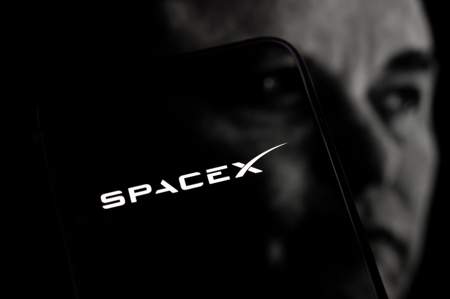 SpaceX上市两日飙涨12% 市值逼近2.35万亿美元