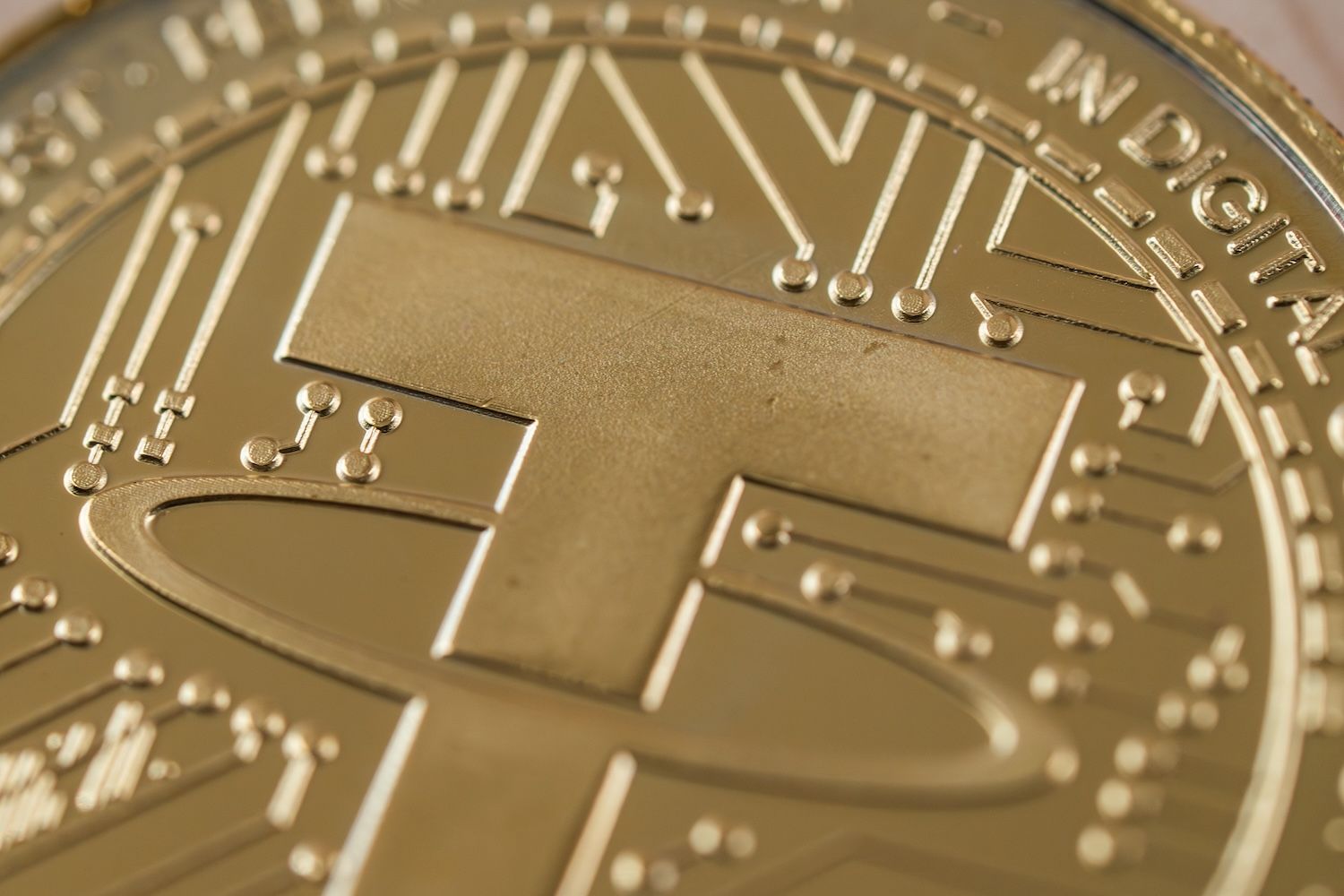 USDT市值短暂超越ETH：稳定币避险潮引发市场重估