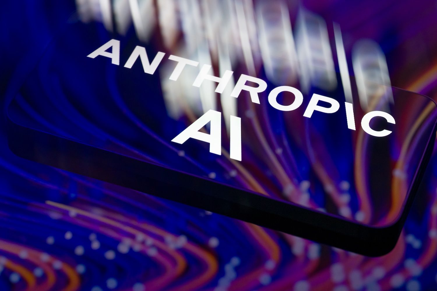 Anthropic融资650亿破千亿美元估值，挑战OpenAI领先地位