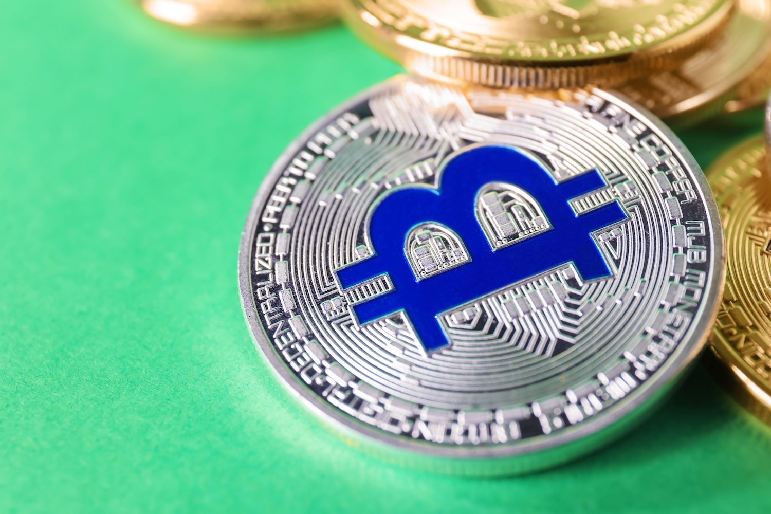 比特币ETF单日吸金2.3亿，贝莱德主导资金回流