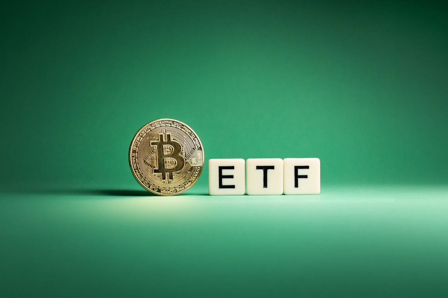 比特币ETF月度零净流出，机构增持信号凸显