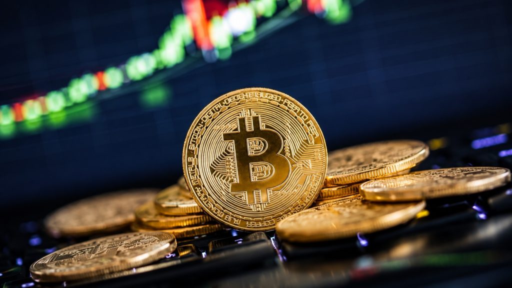 比特币多头清算风险逼近57000美元关键位