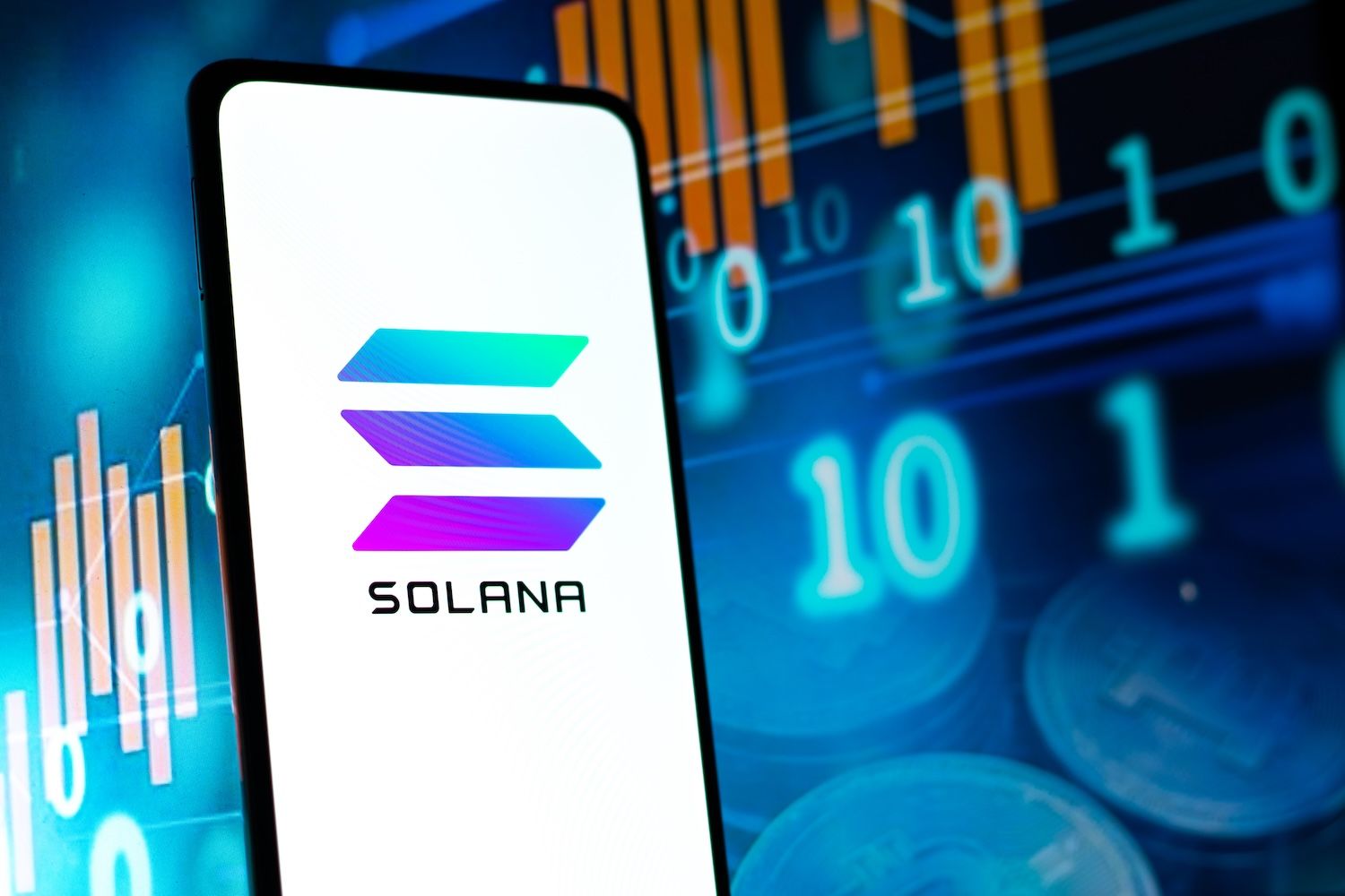 Solana突破105美元创七个月新高，ETF持续吸金